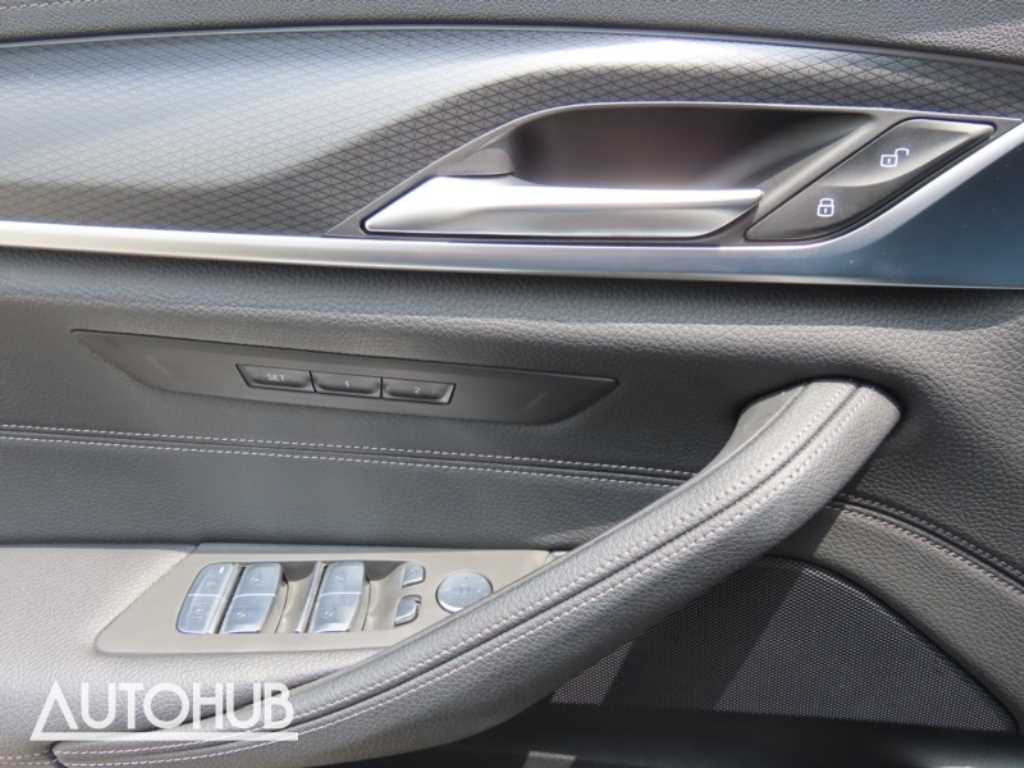 BMW 5-Series — photo 13