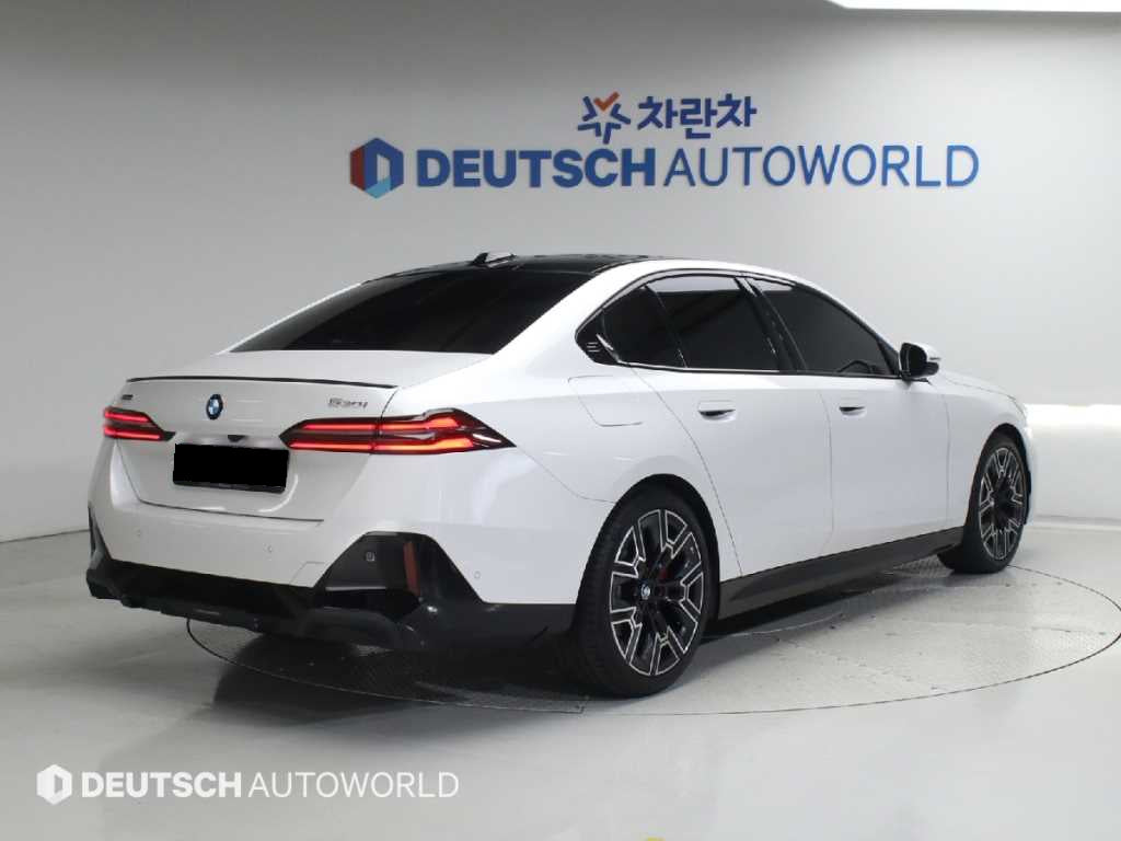 BMW 5-Series — photo 02