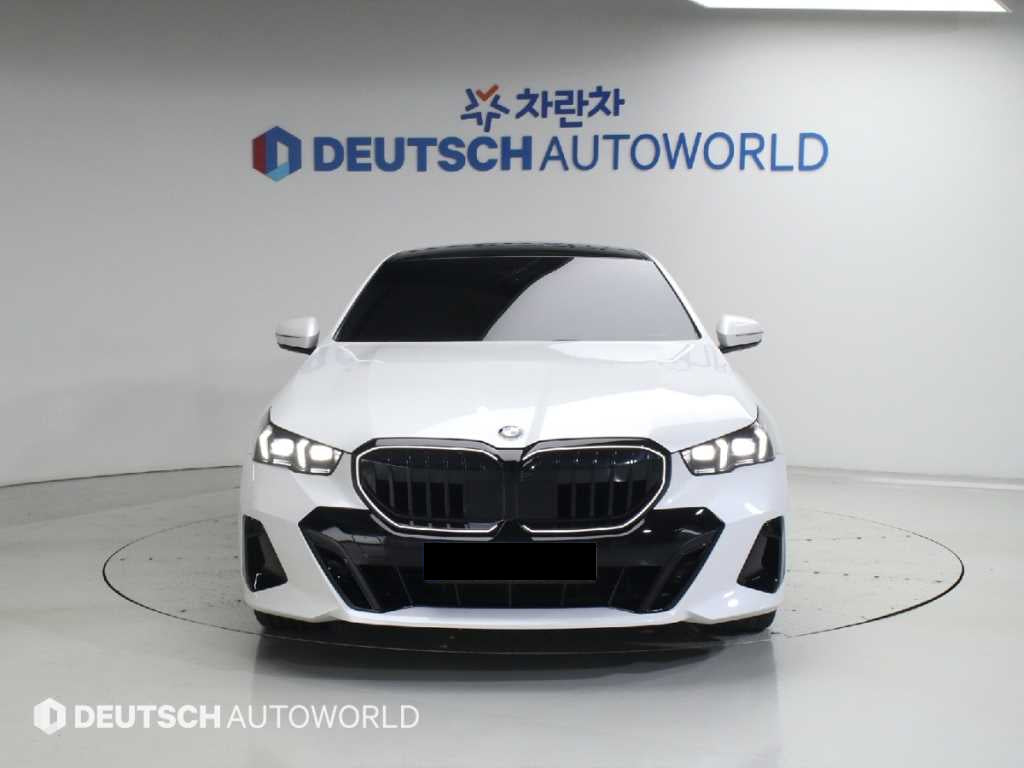 BMW 5-Series — photo 03