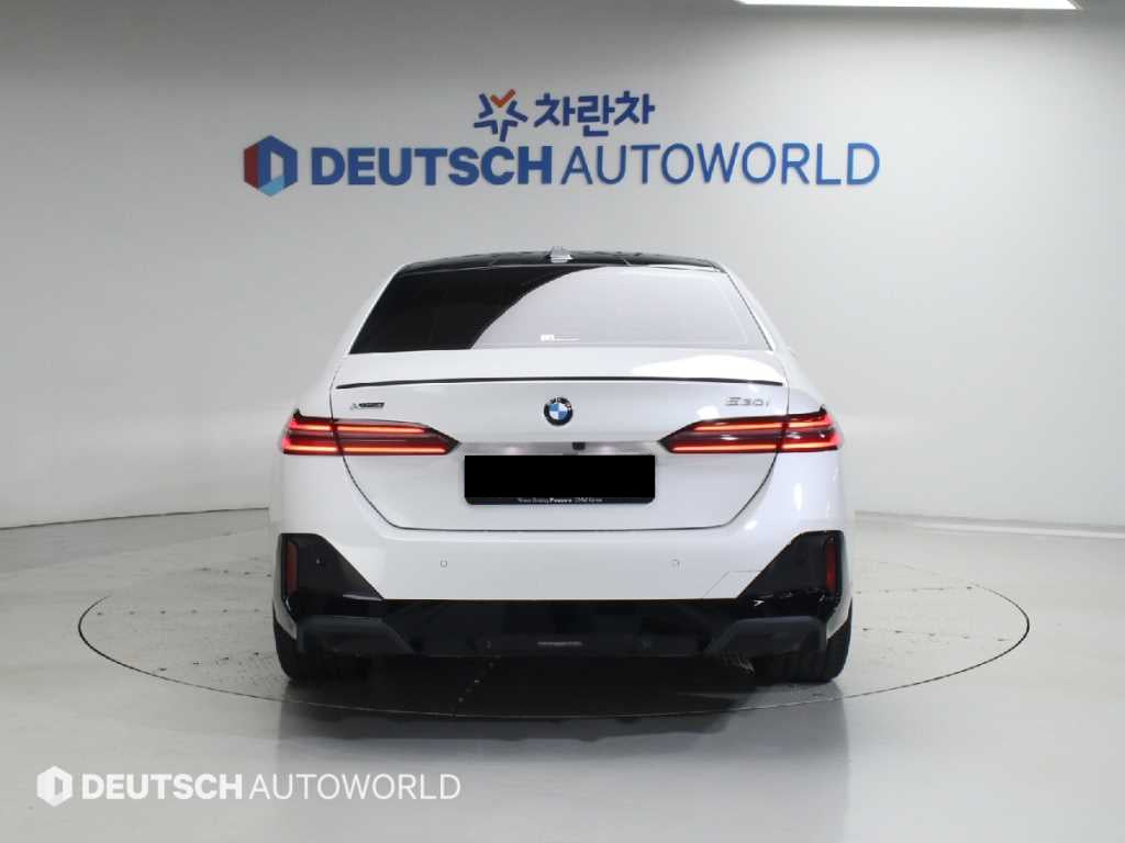 BMW 5-Series — photo 04