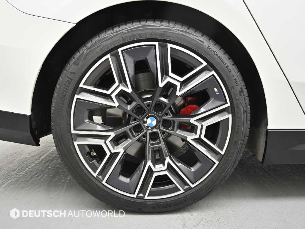 BMW 5-Series — photo 05