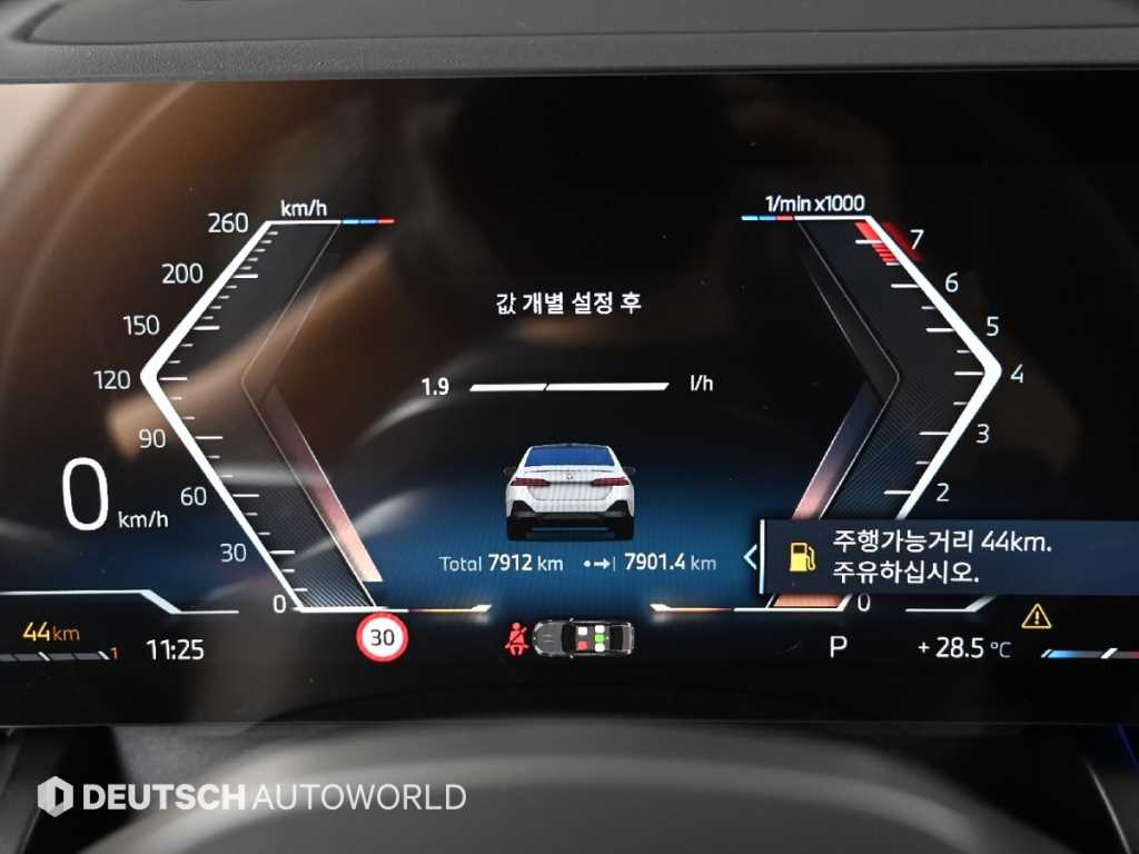 BMW 5-Series — photo 08