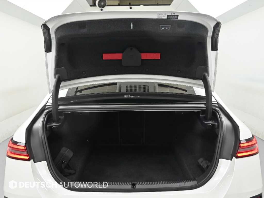 BMW 5-Series — photo 19