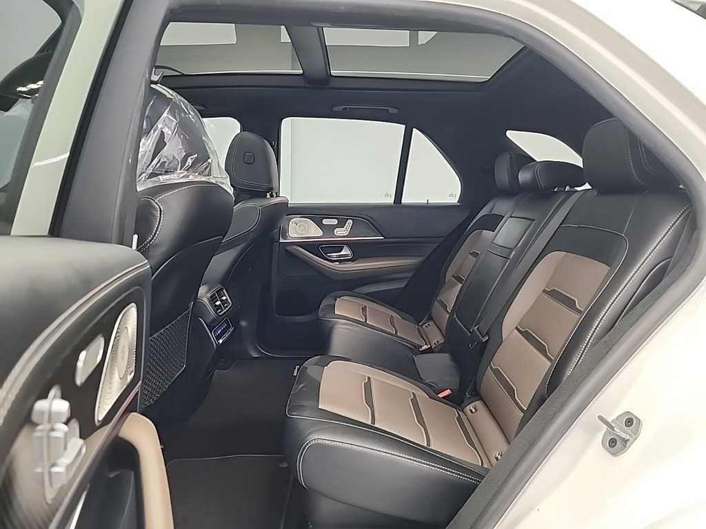Mercedes-Benz GLE-Class — photo 12