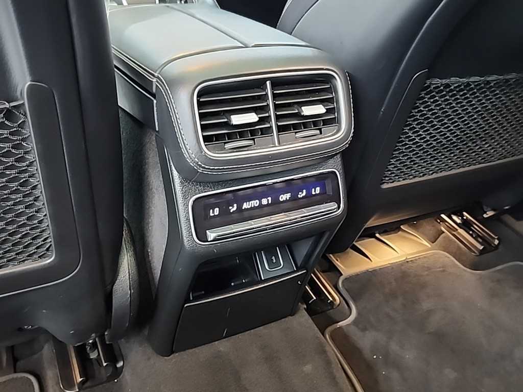 Mercedes-Benz GLE-Class — photo 13