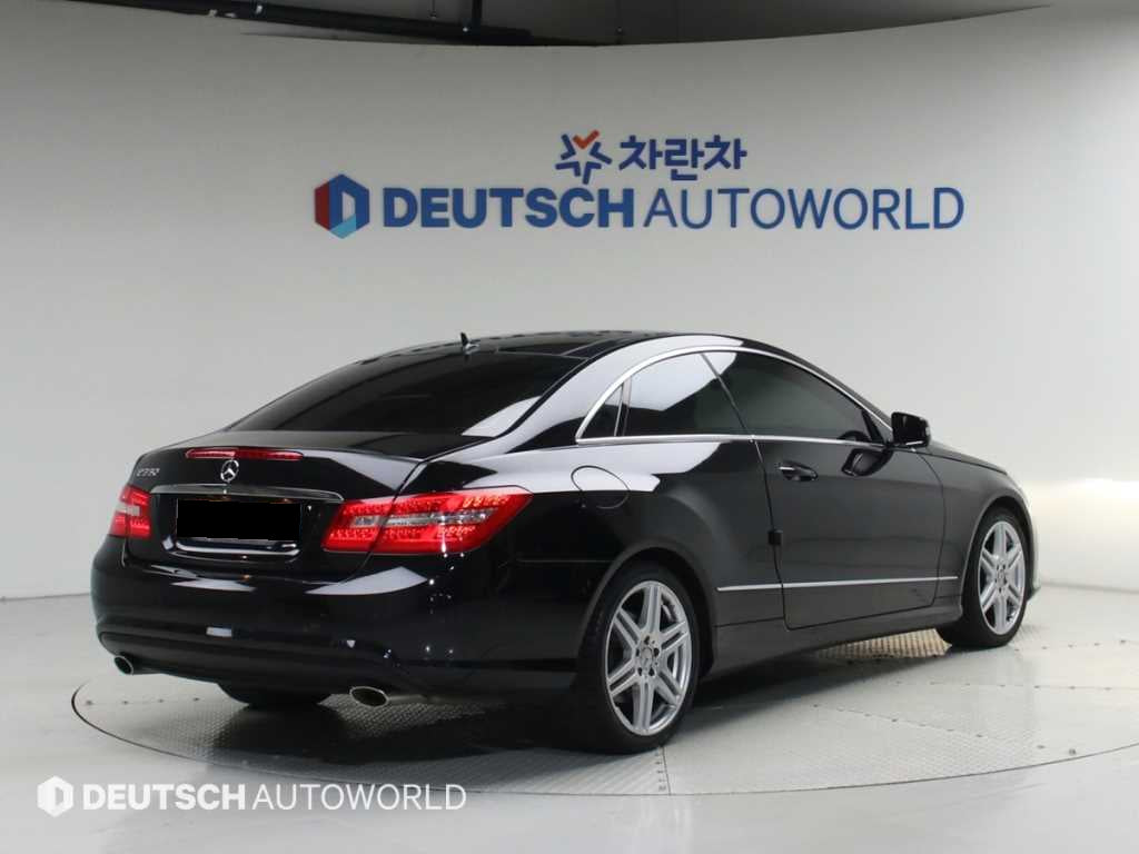 Mercedes-Benz E-Class — photo 02