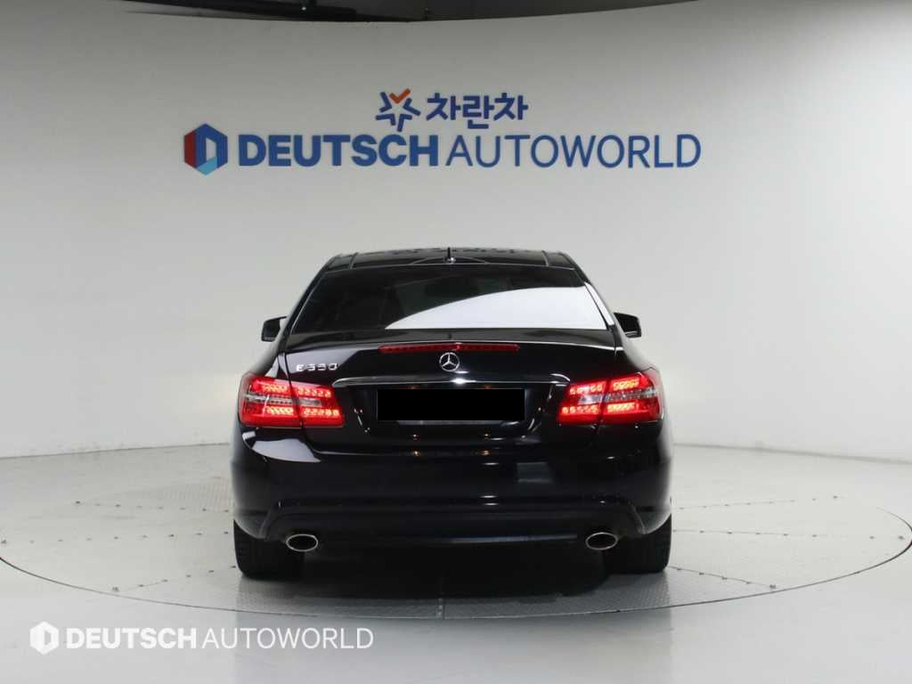 Mercedes-Benz E-Class — photo 04