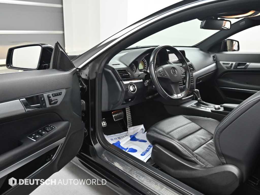 Mercedes-Benz E-Class — photo 11
