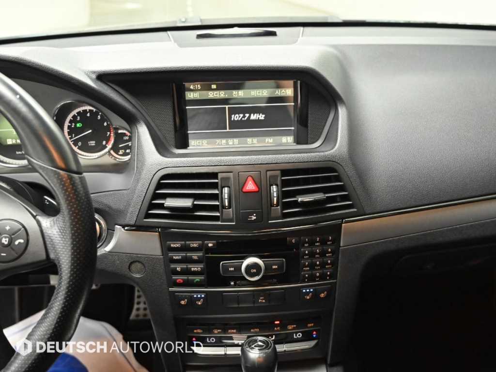 Mercedes-Benz E-Class — photo 14