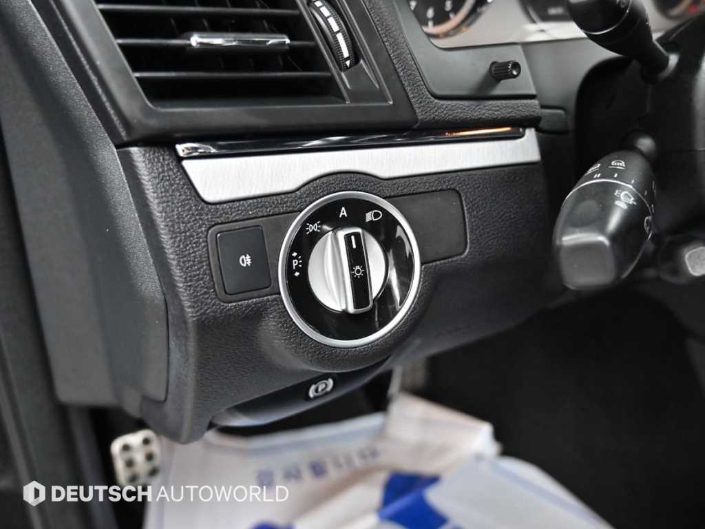 Mercedes-Benz E-Class — photo 16