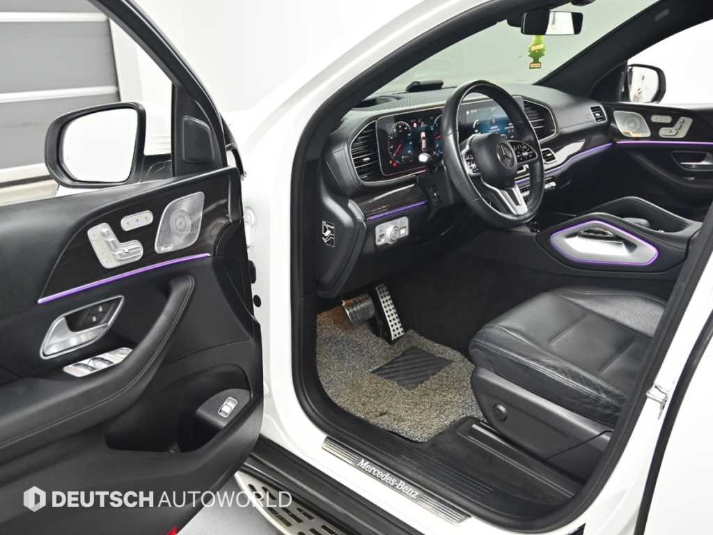 Mercedes-Benz GLE-Class — photo 11