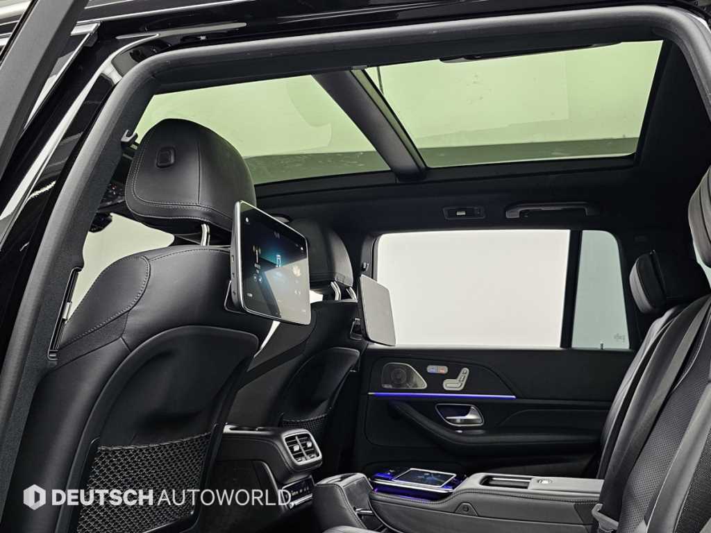 Mercedes-Benz GLS-Class — photo 18
