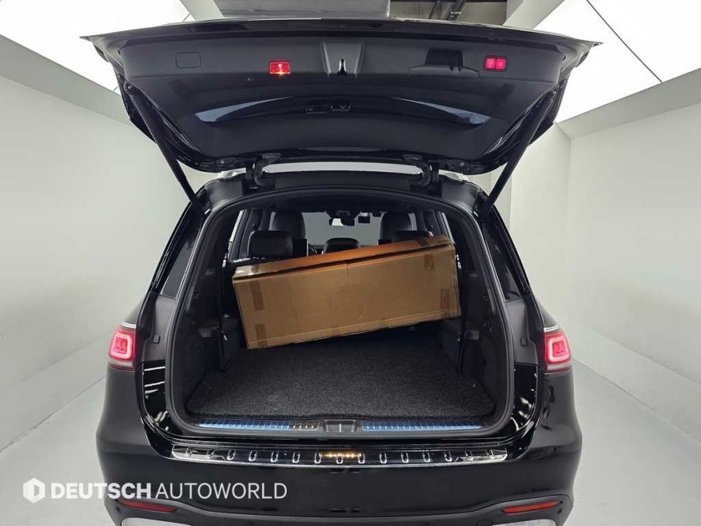Mercedes-Benz GLS-Class — photo 19