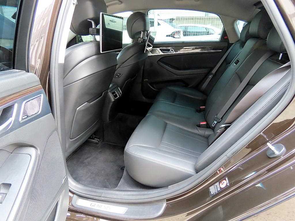 Genesis G80 — photo 06