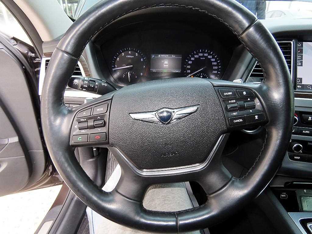 Genesis G80 — photo 08