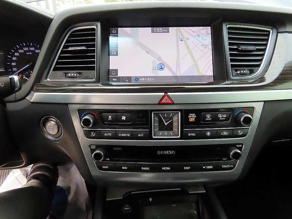 Genesis G80 — photo 12