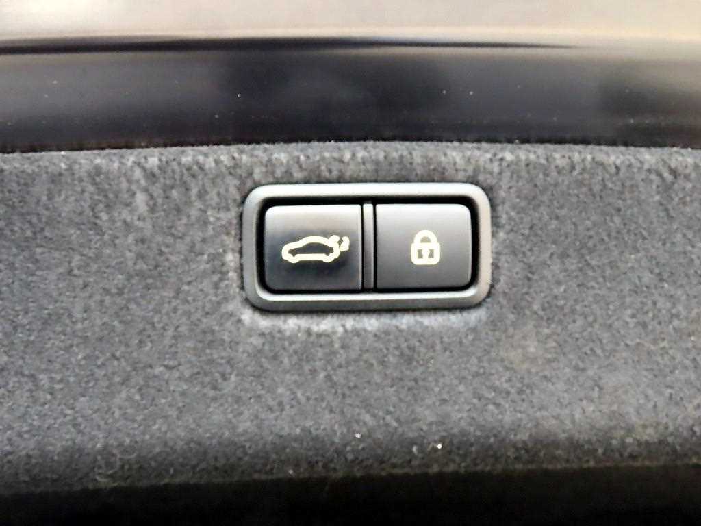 Genesis G80 — photo 17