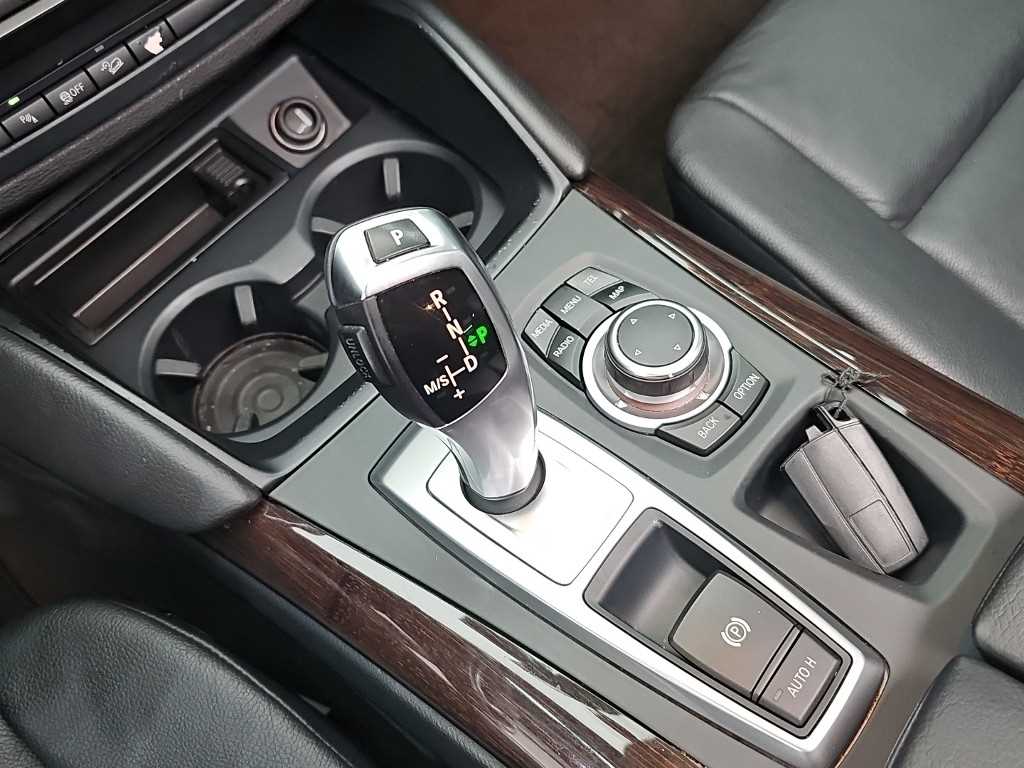 BMW X6 — photo 08