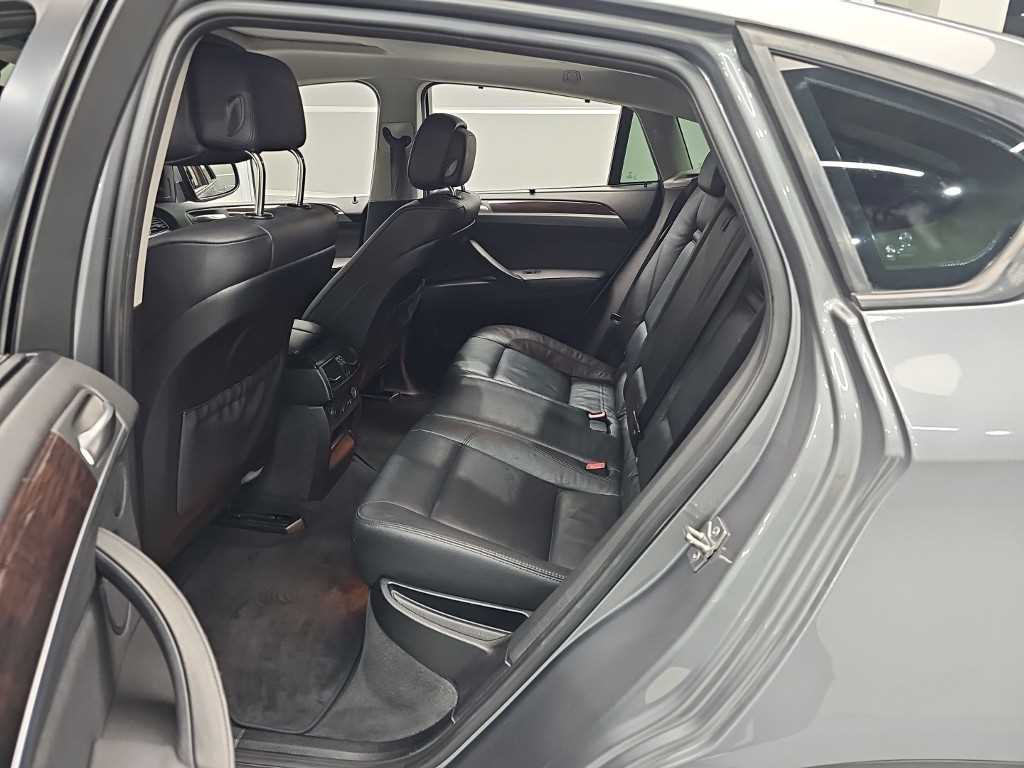 BMW X6 — photo 12