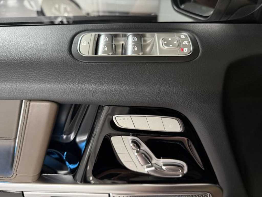 Mercedes-Benz G-Class — photo 13