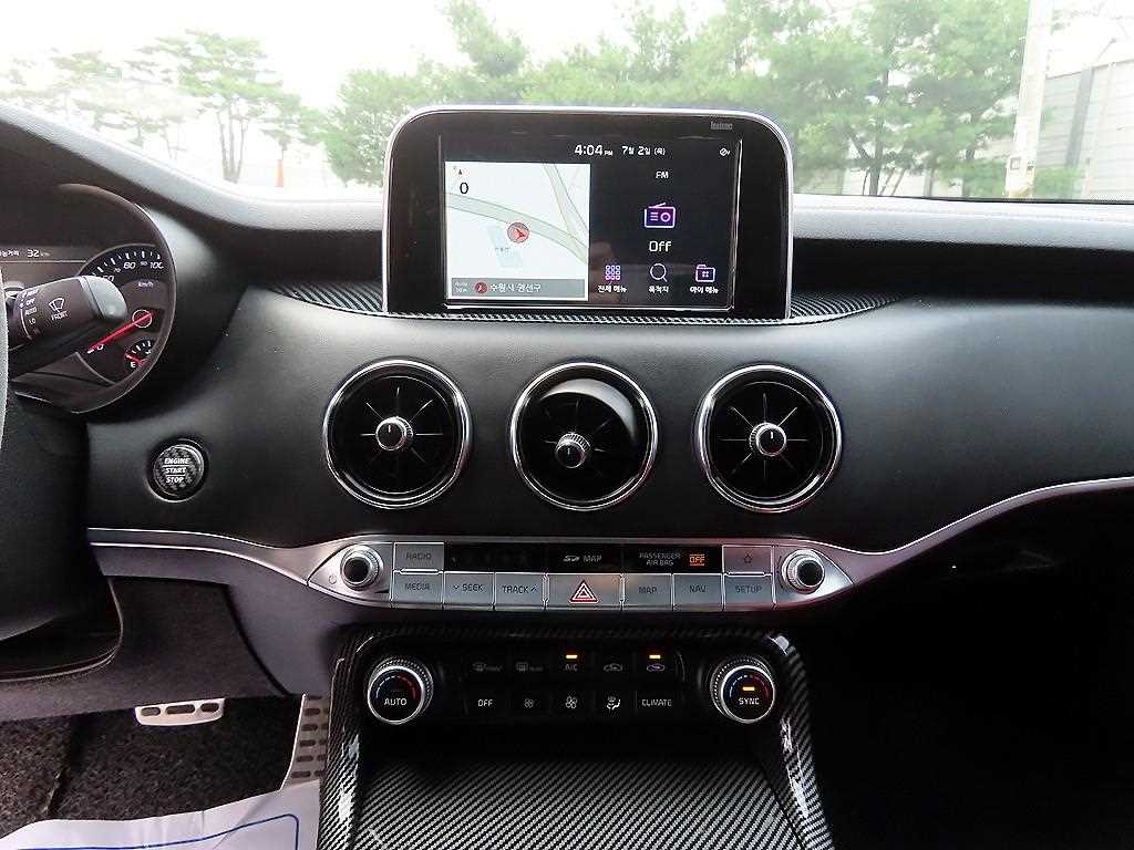 Kia Stinger — photo 13