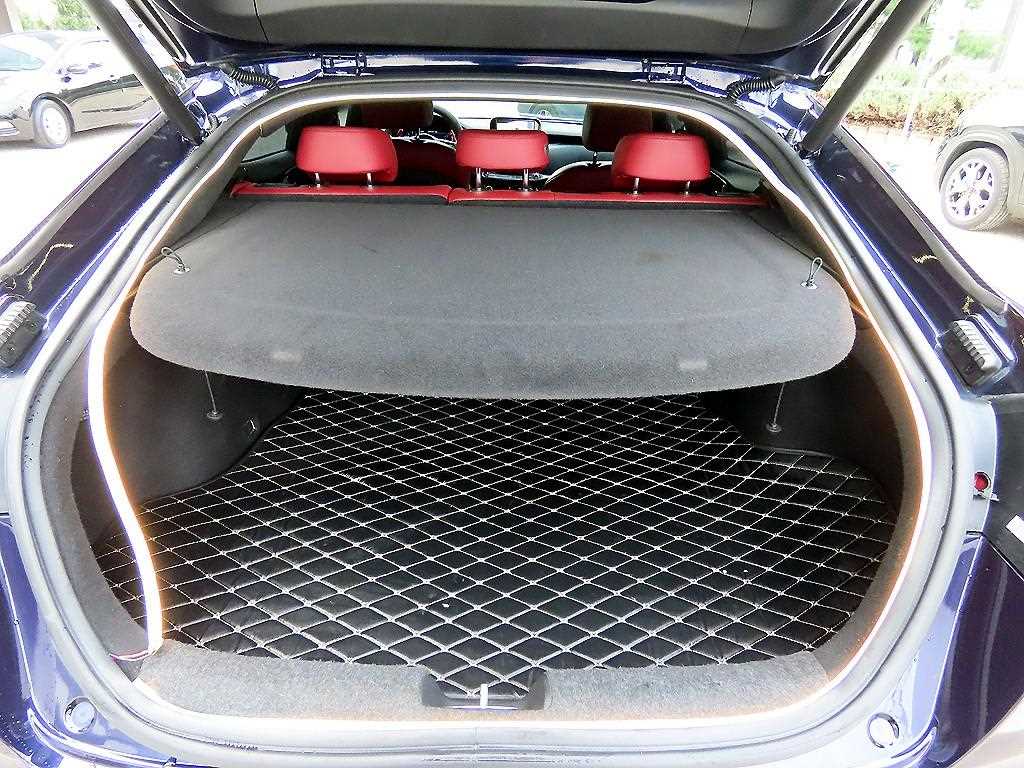 Kia Stinger — photo 16