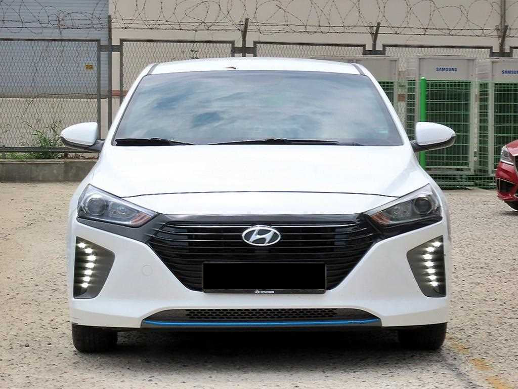 Hyundai Ioniq — photo 01