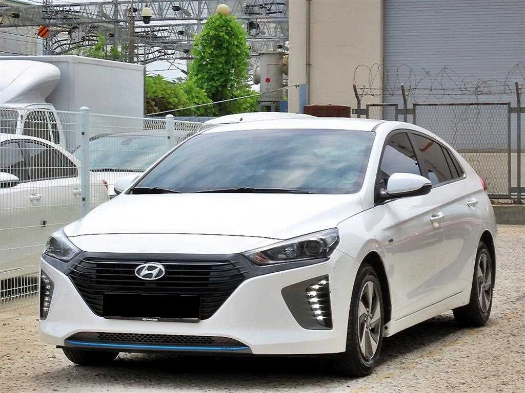 Hyundai Ioniq — photo 02