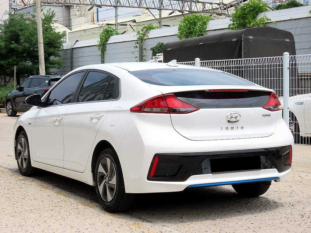 Hyundai Ioniq — photo 03