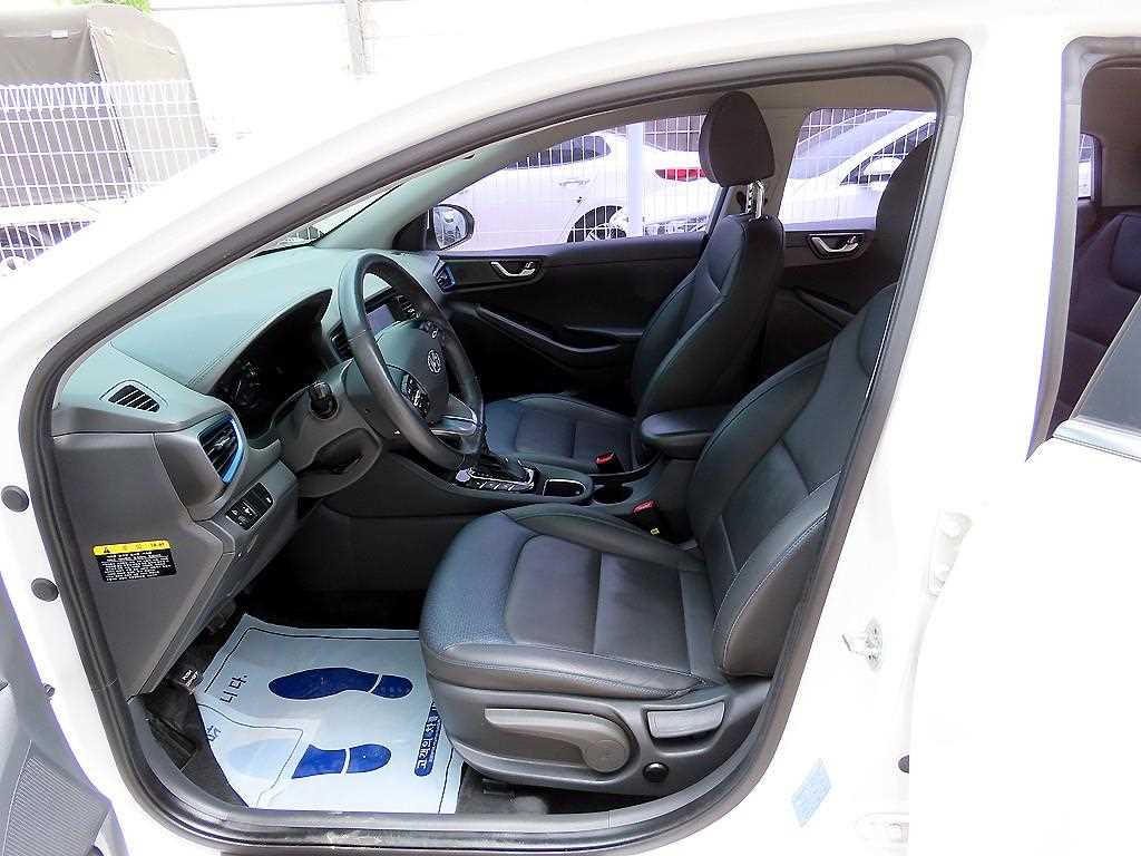 Hyundai Ioniq — photo 05
