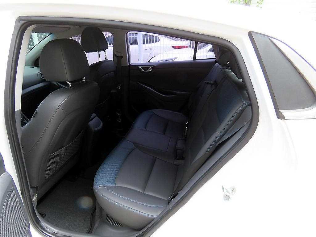 Hyundai Ioniq — photo 06