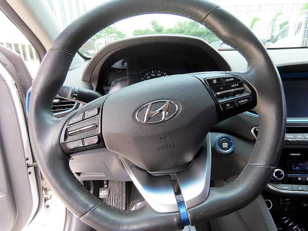 Hyundai Ioniq — photo 08