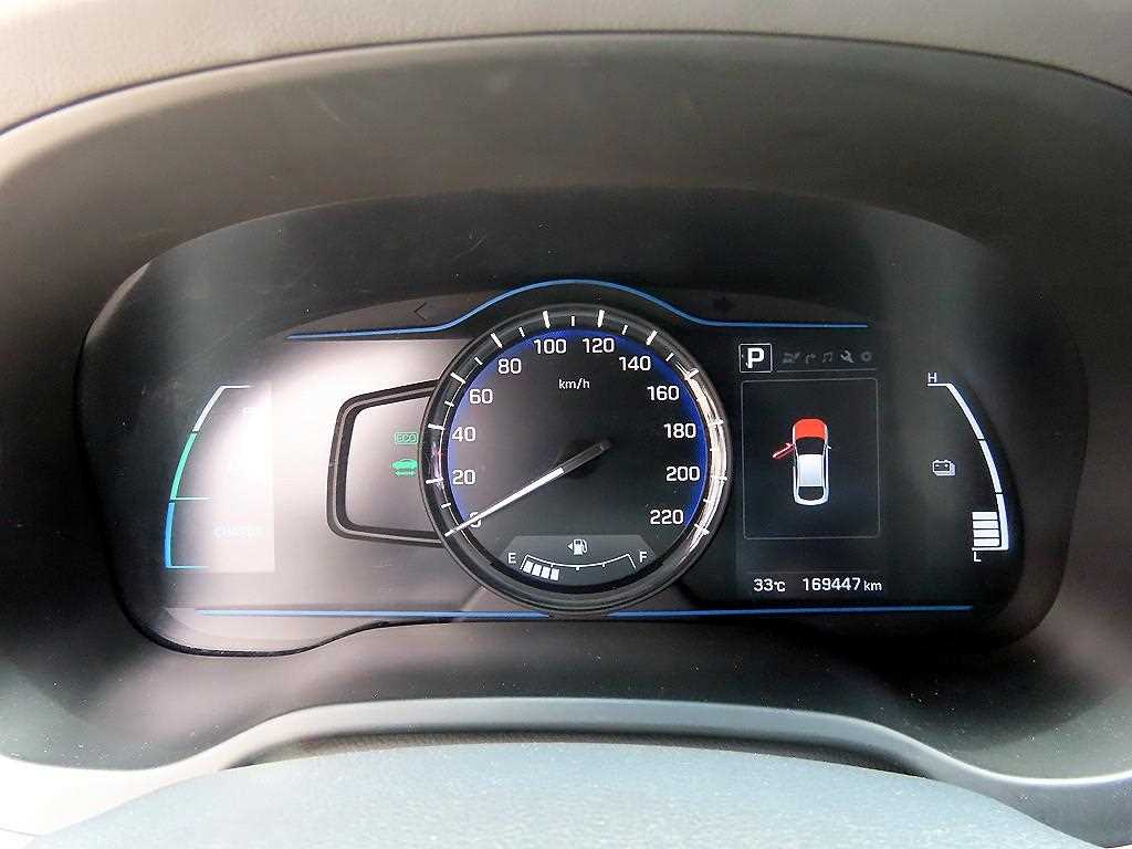 Hyundai Ioniq — photo 09