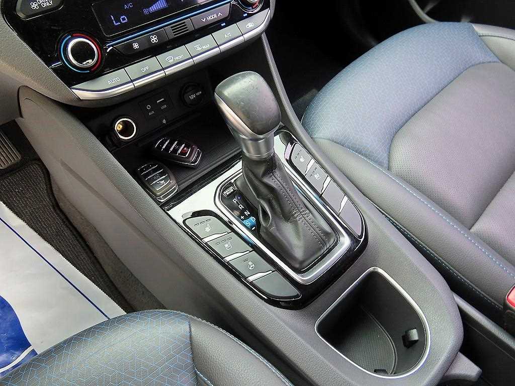Hyundai Ioniq — photo 10