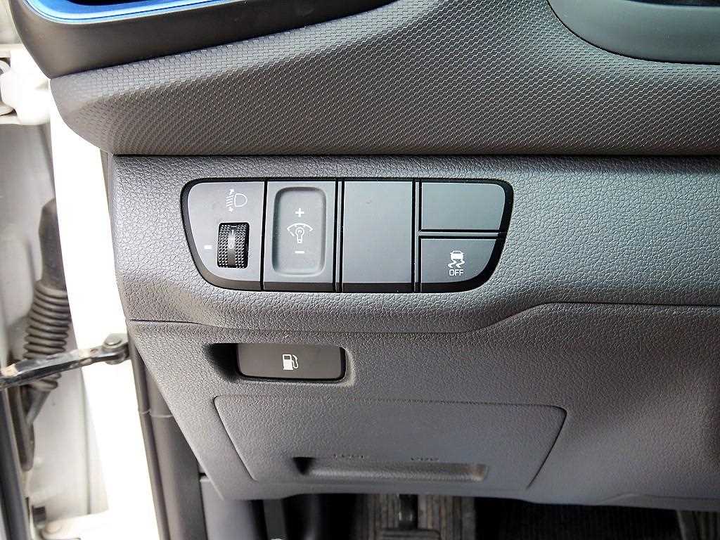 Hyundai Ioniq — photo 12