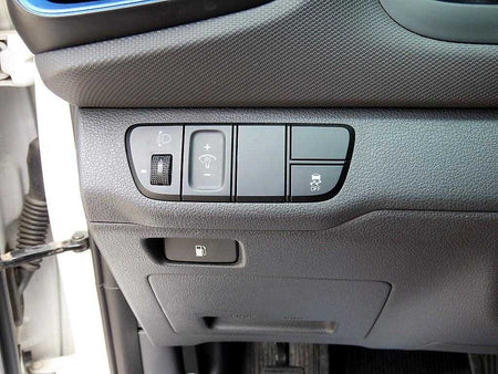 Hyundai Ioniq — photo 12
