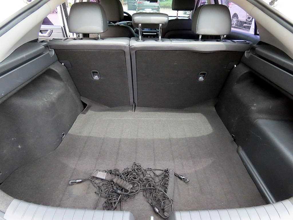 Hyundai Ioniq — photo 17