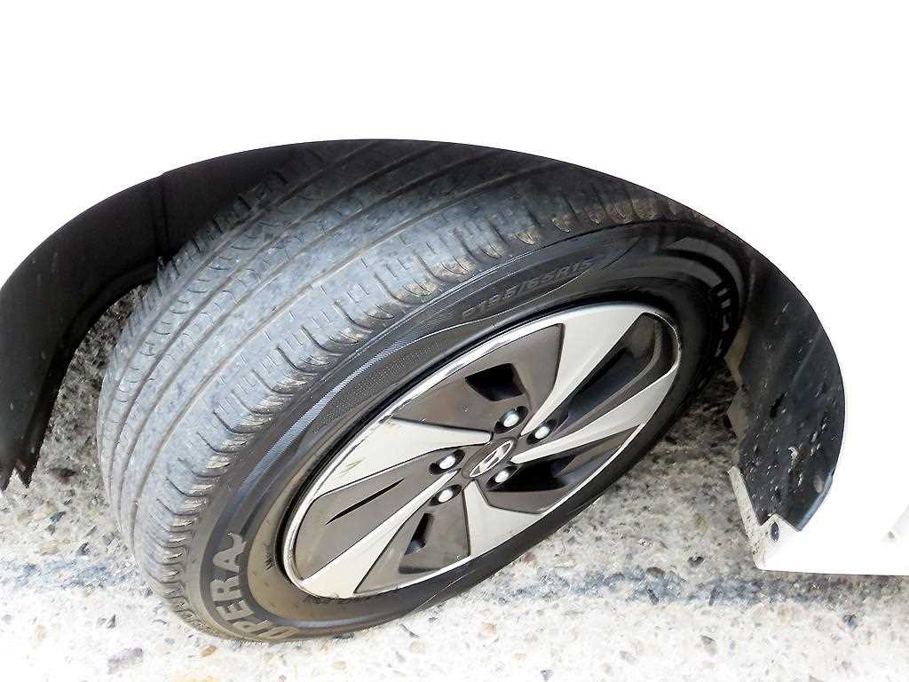 Hyundai Ioniq — photo 19
