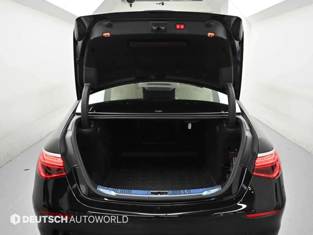 Mercedes-Benz S-Class — photo 19