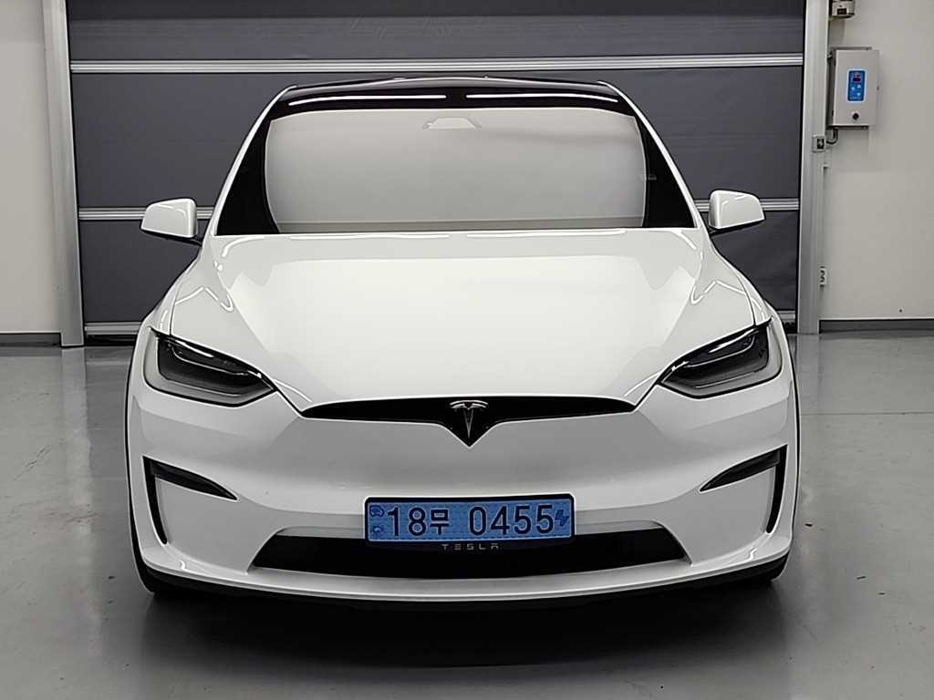Tesla Model X — photo 01