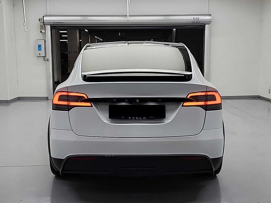 Tesla Model X — photo 03