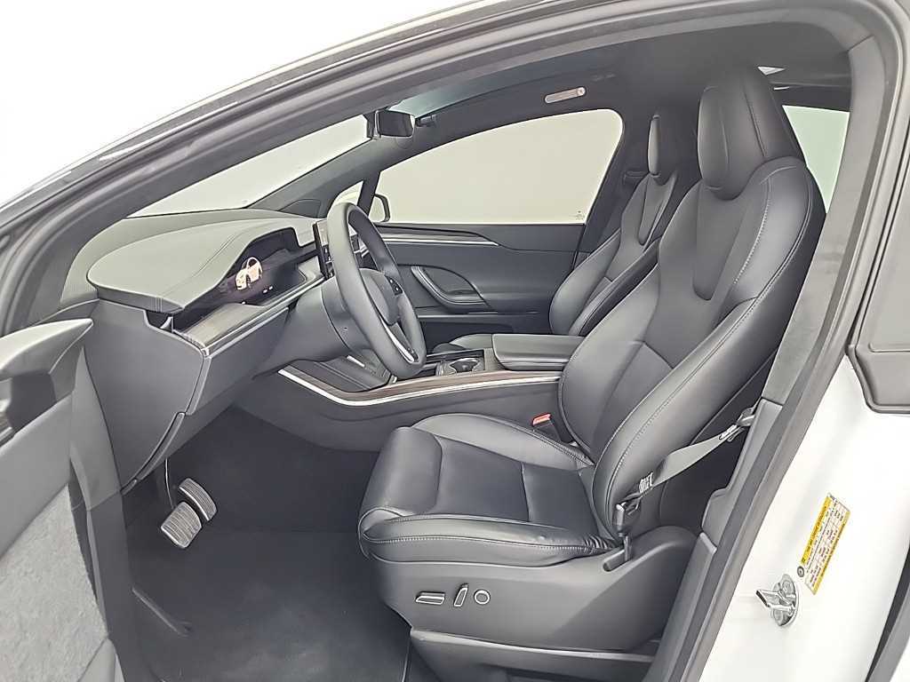 Tesla Model X — photo 11