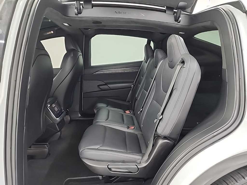Tesla Model X — photo 12