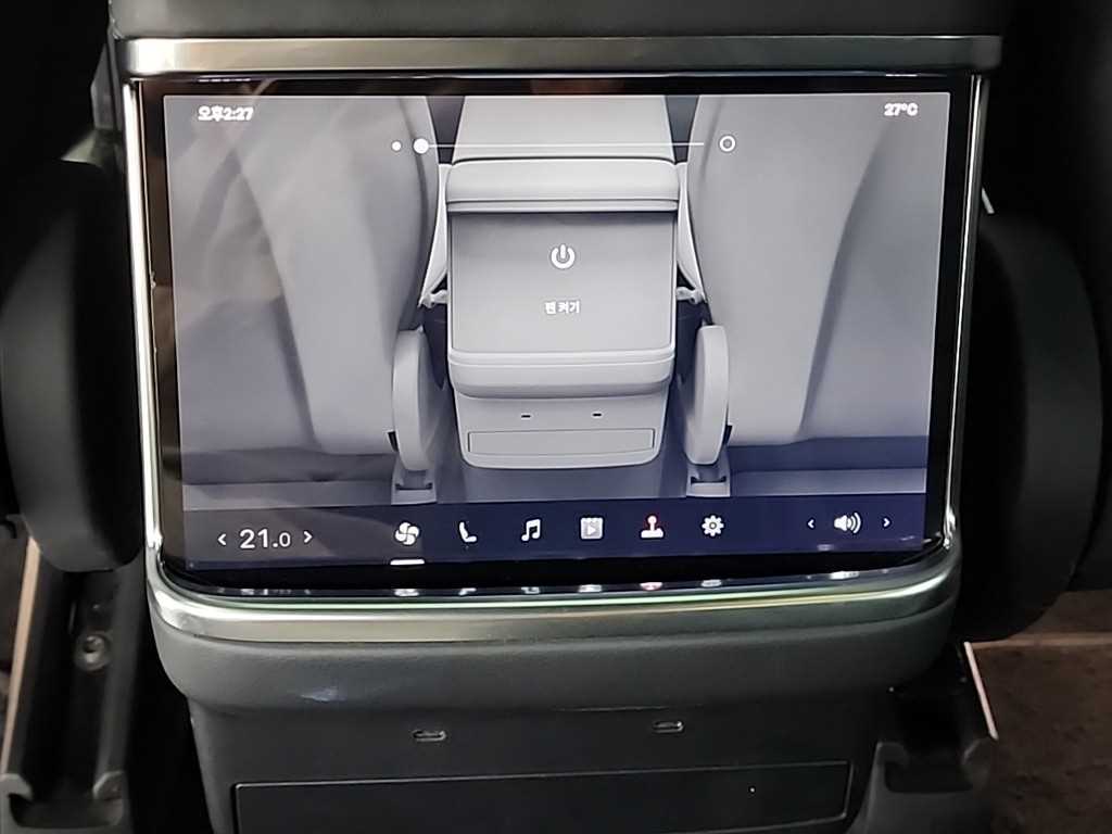 Tesla Model X — photo 13