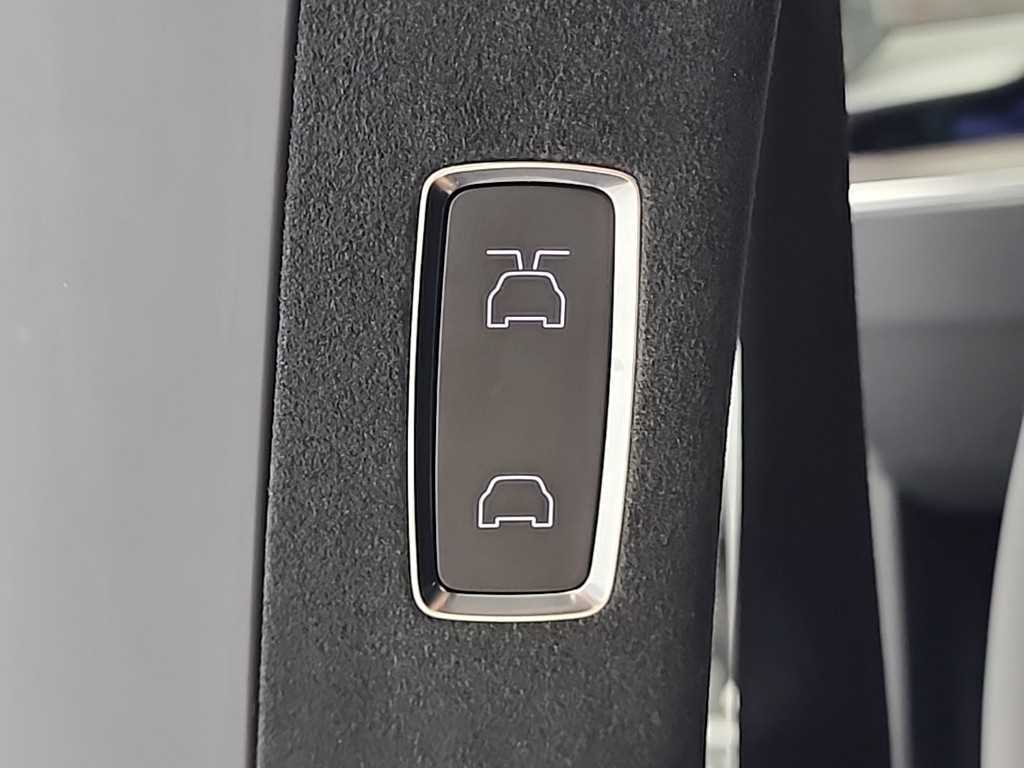 Tesla Model X — photo 14