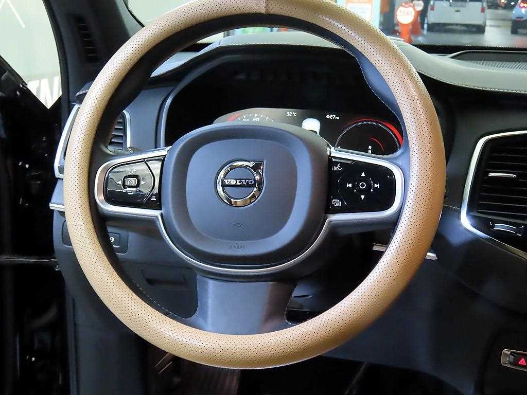 Volvo XC90 — photo 08