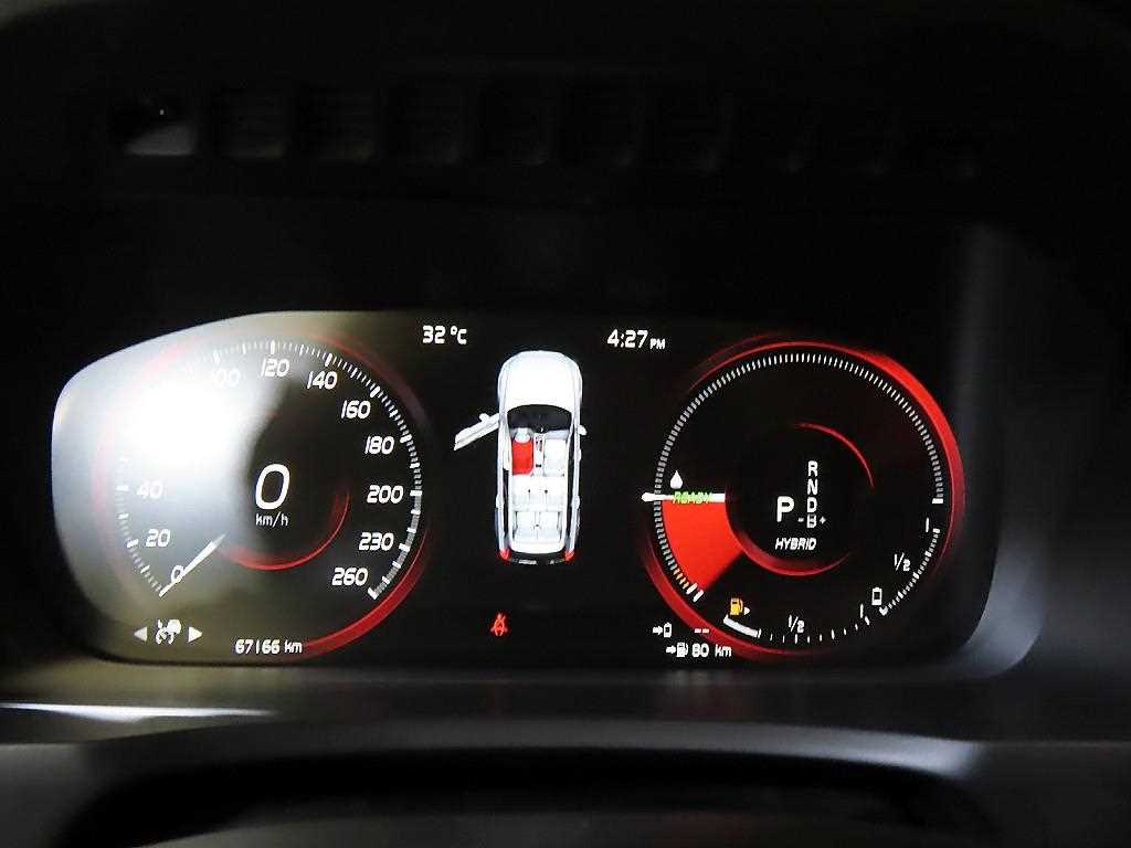 Volvo XC90 — photo 09