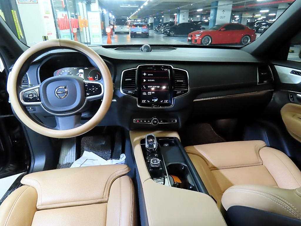Volvo XC90 — photo 10