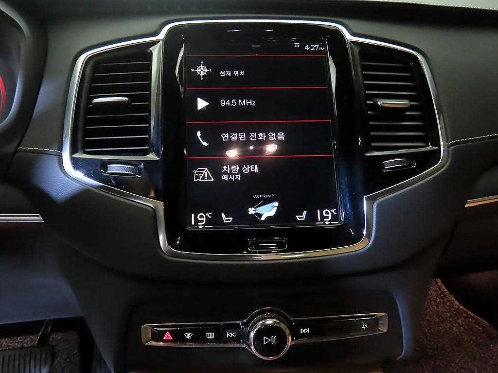 Volvo XC90 — photo 11