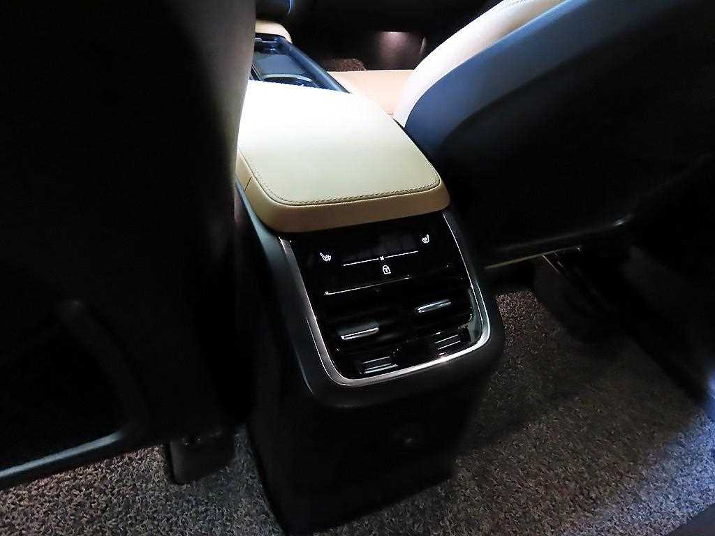 Volvo XC90 — photo 15